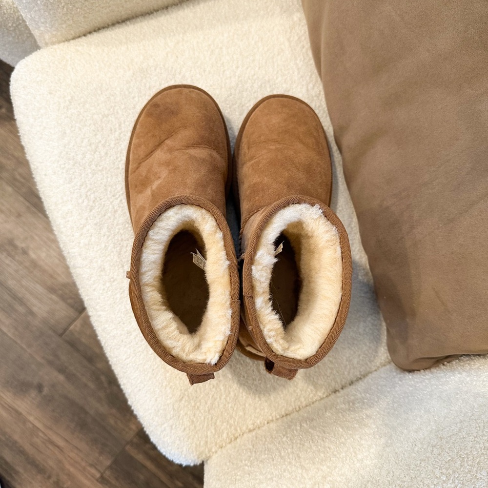 UGG Classic Mini Boots - Picture 2 of 6